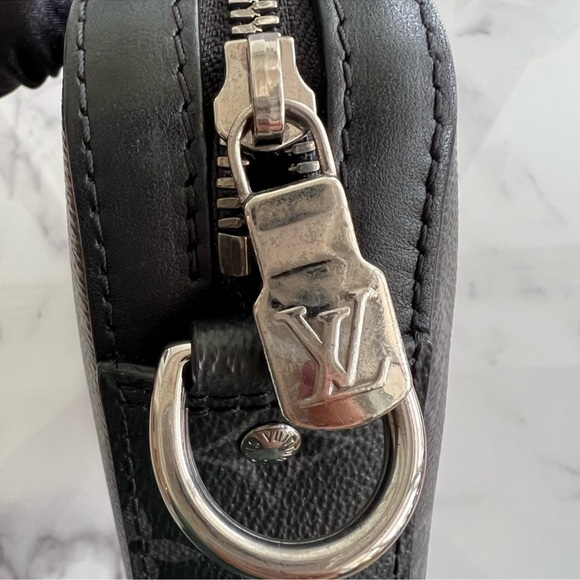 Authentic Louis Vuitton Eclipse reverse Monogram pouchette trio - Picture 6 of 15